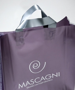 Shopping bag in plastica manico flessibile | FORMBAGS SpA