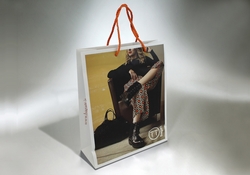 Shopping bag in carta con risvolto 4 nodi | FORMBAGS SpA