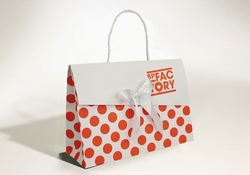 Shopping bag in carta manuale con patella | FORMBAGS SpA