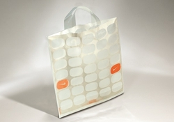 Shopping bag in plastica manico flessibile | FORMBAGS SpA