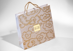 LUXURY HANDMADE PAPER CARRIER BAG WITH ELEGANT STITCHING | FORMBAGS SpA