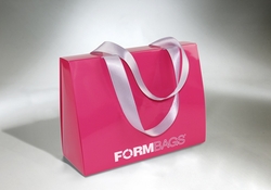 Bolsa bauletto piramidal en papel manual | FORMBAGS SpA