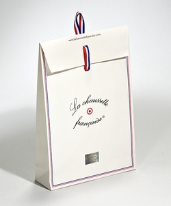 SAC EN PAPIER FINITION FAIT MAIN AVEC RABAT  | FORMBAGS SpA