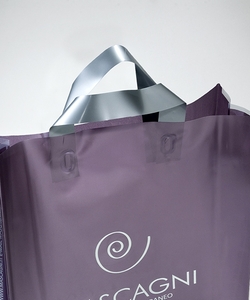 PLASTIC CARRIER BAG WITH SOFT HANDLES  | FORMBAGS SpA